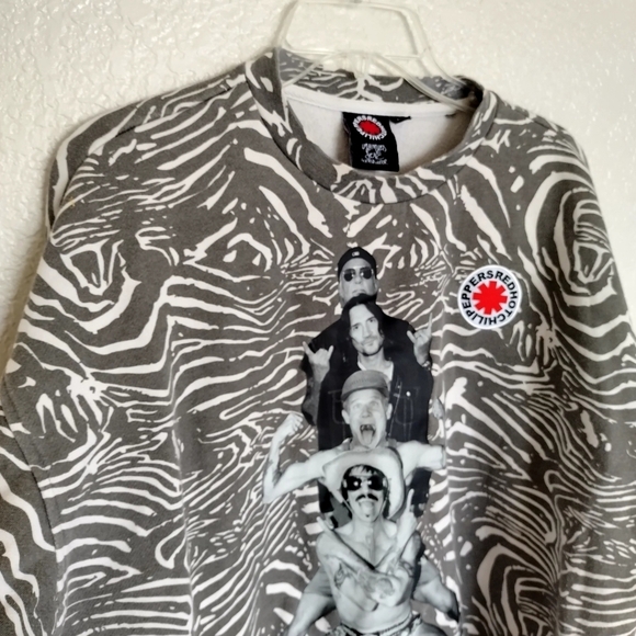 Red Hot Chili Pepper Unlimited Love World Tour totem zebra Crewneck sz L - Picture 2 of 7